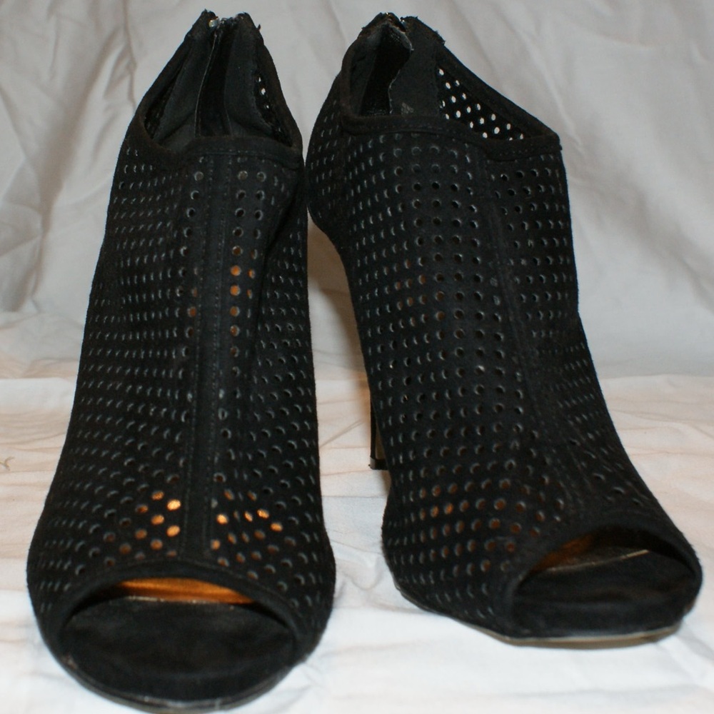 Madden Girl Peep toe mesh suede heel size 9.5 heel is 3.5 inches black - Picture 9 of 11